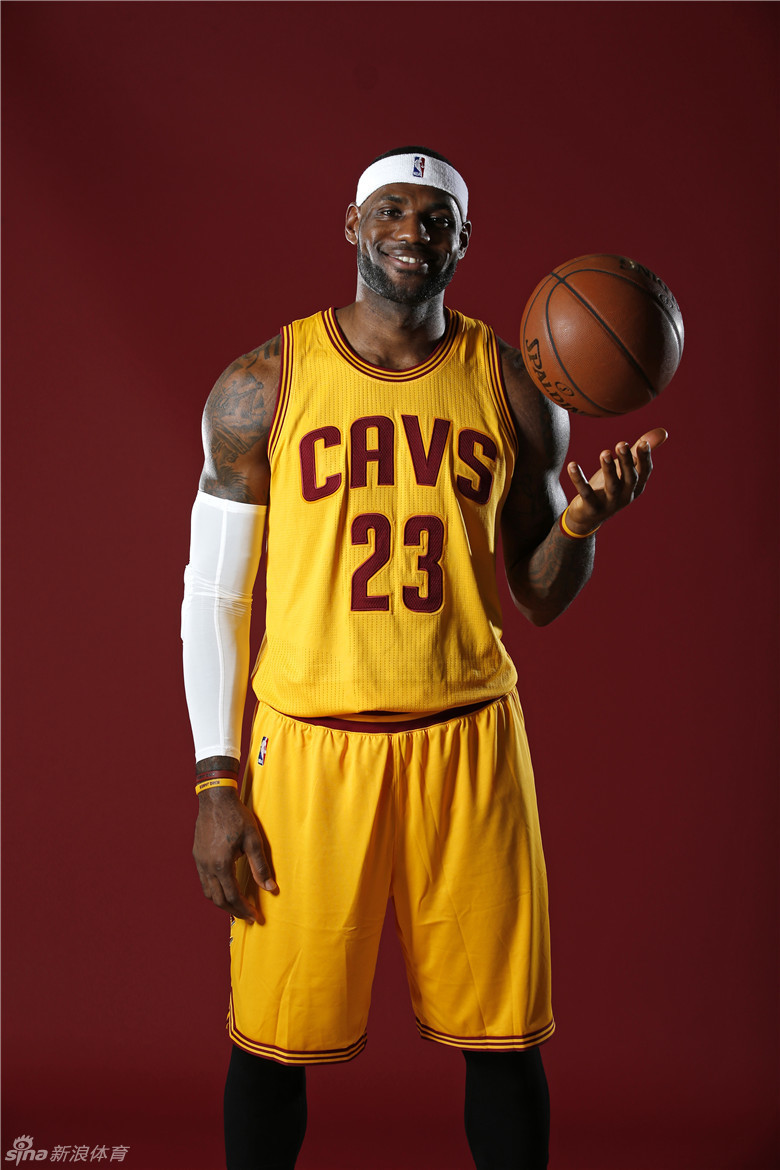 关于克里夫兰骑士发布备战花絮，冲刺阶段官宣签约，欧冠任务艰巨，团队化学反应显著的信息