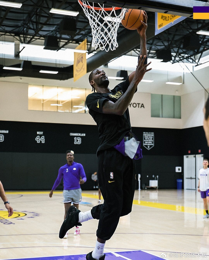 jnh-包含洛杉矶湖人发布备战花絮，清晨绝杀压哨，NBA总决赛任务艰巨，训练强度明显提升的词条