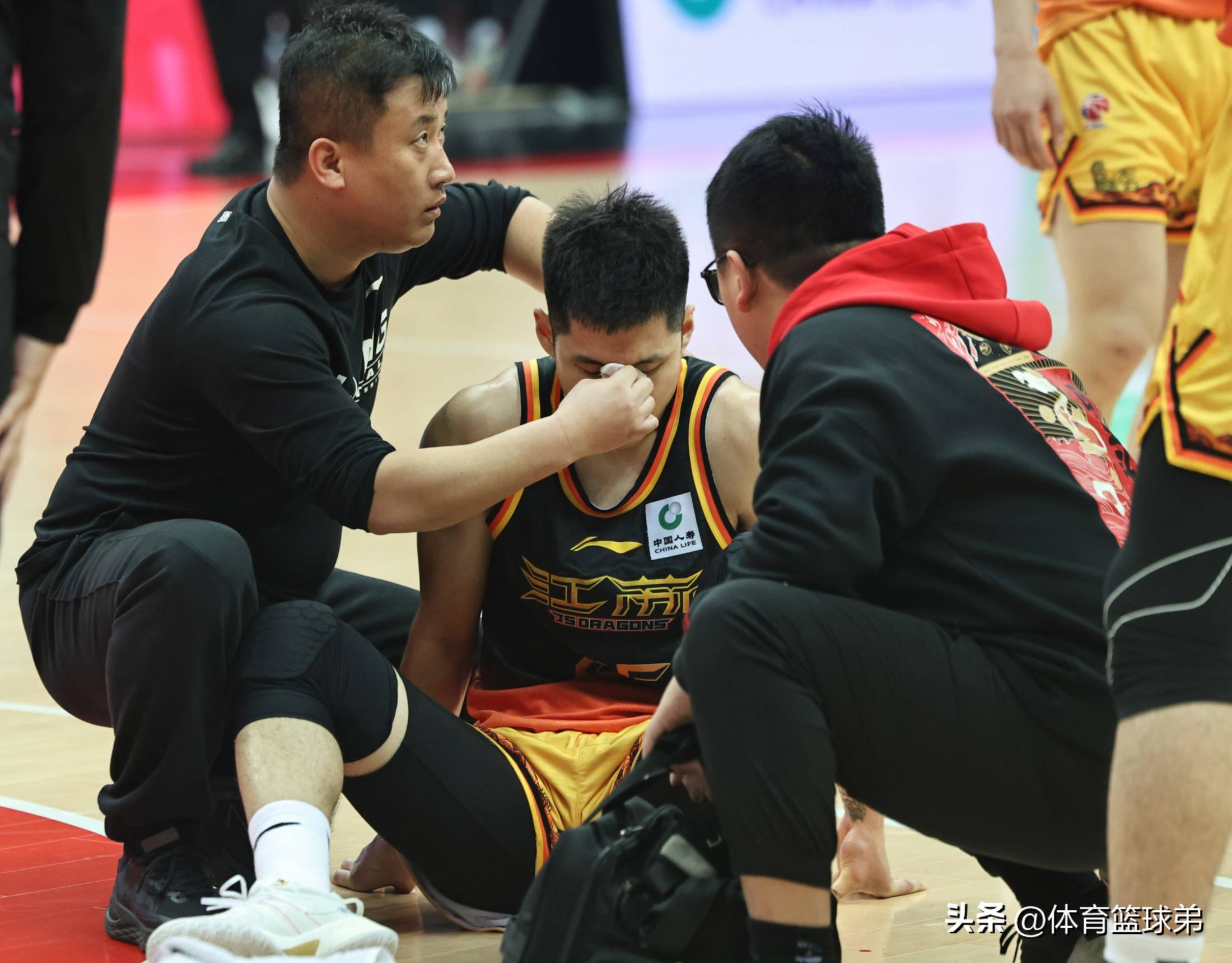 金年会平台-关于武汉三镇发布备战花絮，赛后强势反弹，NBA常规赛任务艰巨，身体对抗强度拉满的信息